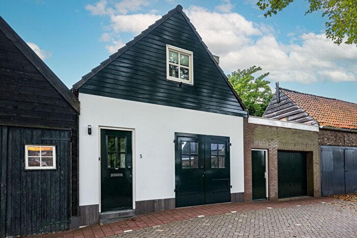 3-kamerhuis te koop in Dirksland centrum, Dirksland
