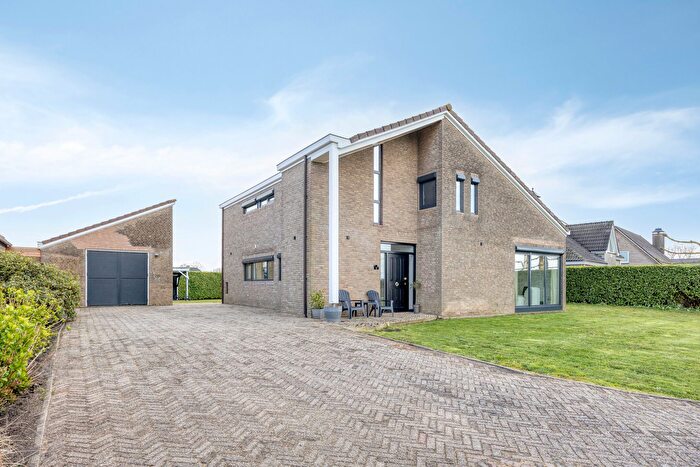 5-kamerhuis te koop in Oijen, Oijen