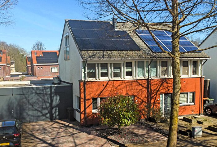 6-kamerhuis te koop in Eekmaat West, Enschede