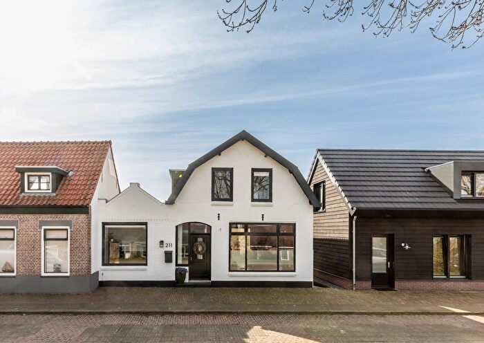 4-kamerhuis te koop in Zuid-Beijerland Woonkern, Zuid-Beijerland