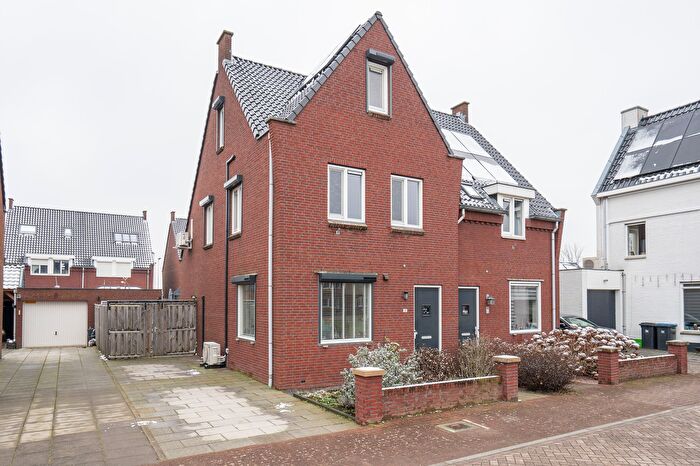 5-kamerhuis te koop in Verspreide huizen Herwijnen, Herwijnen
