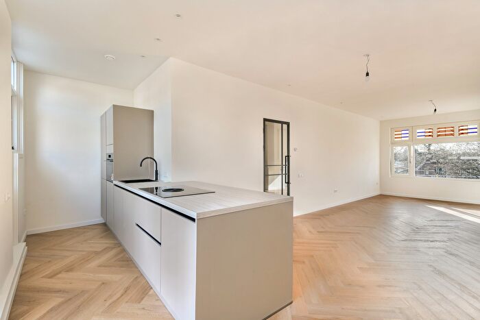 5-kamerappartement te koop in Natuurkundigenbuurt, Schiedam