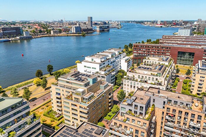 4-kamerappartement te koop in Amsterdam – Spadinalaan, Overhoeks