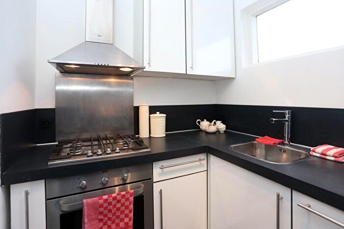 2-kamerappartement te koop in Den Haag – Hart Nibbrigkade, Uilennest