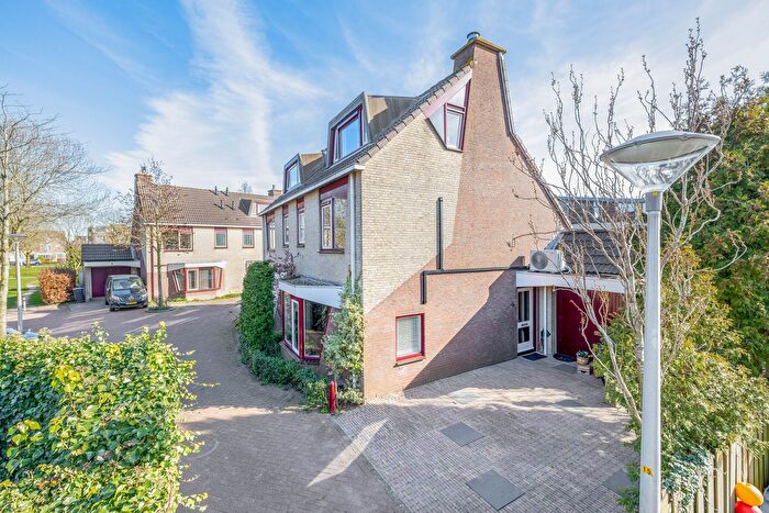 6-kamerhuis te koop in De Oude Wereld-Oost, Alphen aan den Rijn