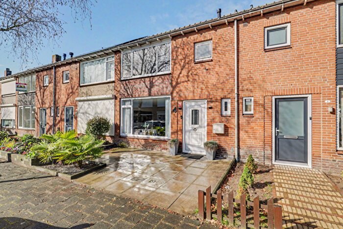 5-kamerhuis te koop in Bloemenoord, Waalwijk