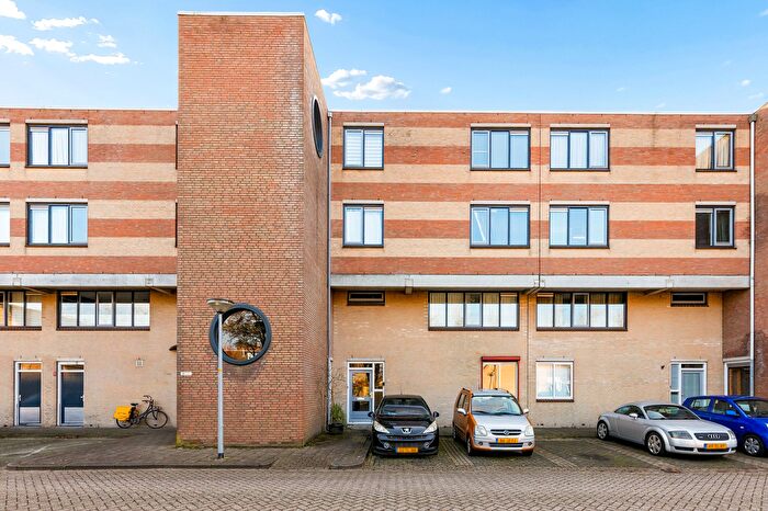 3-kamerappartement te koop in Staatsliedenwijk West, Almere