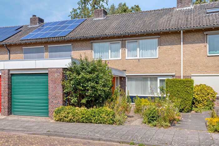 6-kamerhuis te koop in Arnhem – Ulenpaslaan, Over het Lange Water