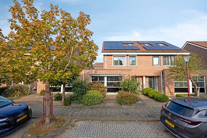 5-kamerhuis te koop in Puttershoek Woonkern, Puttershoek