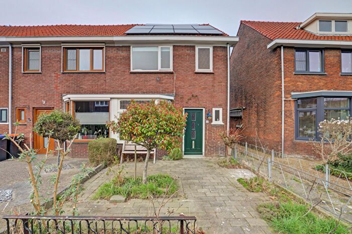 4-kamerhuis te koop in Prins Bernhardstraat en omgeving, Zwijndrecht