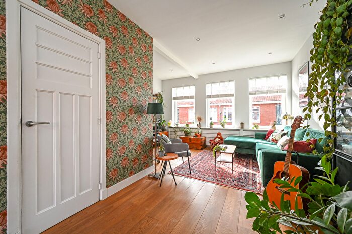 4-kamerappartement te koop in Den Haag – Piet Paaltjensstraat, Laakkwartier-Oost