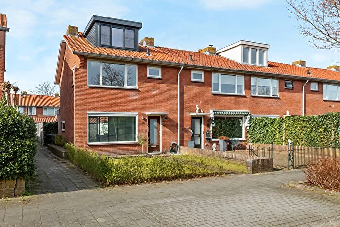 5-kamerhuis te koop in Midden Eng-West, Bussum