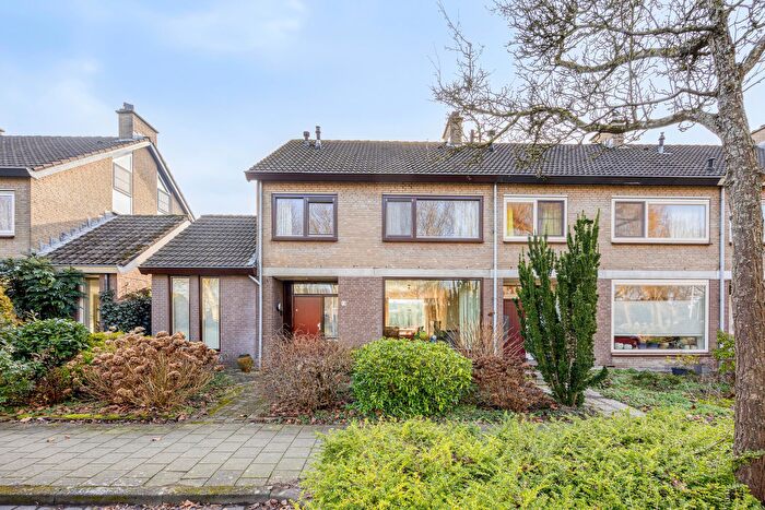 6-kamerhuis te koop in Alphen aan den Rijn – Junostraat, Planetenbuurt-Noord