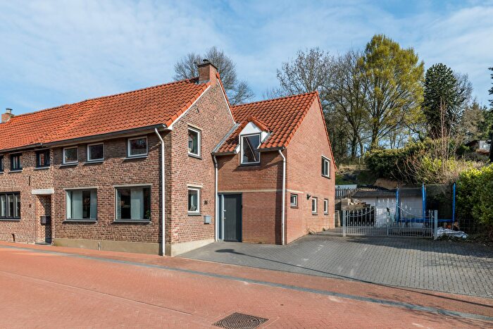8-kamerhuis te koop in Tervoorst en omgeving, Nuth
