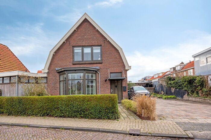 4-kamerhuis te koop in Warmenhuizen-Centrum, Warmenhuizen