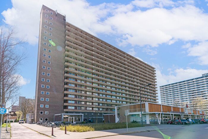 3-kamerappartement te koop in Voorhof-Hoogbouw, Delft
