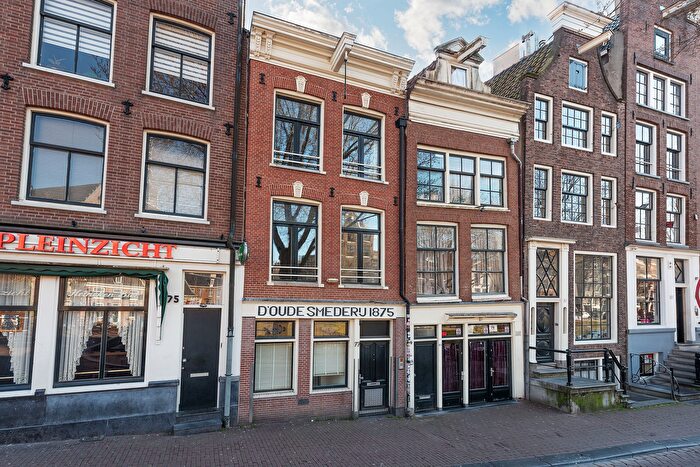 6-kamerhuis te koop in Amsterdam – Oudezijds Voorburgwal, Burgwallen-Oost