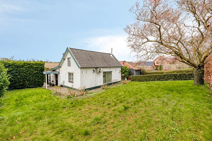 2-kamerhuis te koop in Verspreide huizen Helwijk, Willemstad