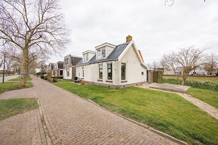 4-kamerhuis te koop in Verspreide huizen Scharnegoutum, Scharnegoutum