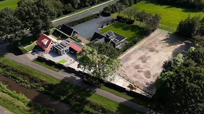 7-kamerhuis te koop in Verspreide huizen Vriezenveen-Noord, Westerhaar-Vriezenveensewijk