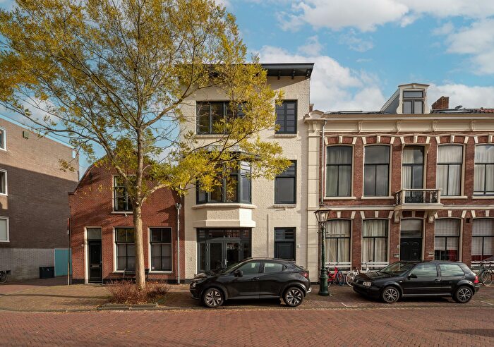 6-kamerhuis te koop in Academiewijk, Leiden