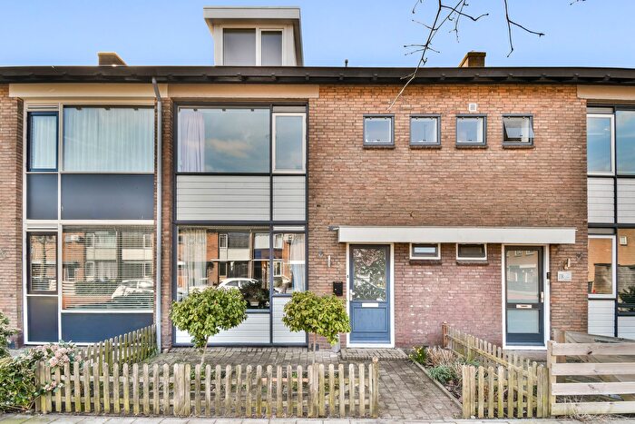 5-kamerhuis te koop in Schiekamp-Zuid, Spijkenisse