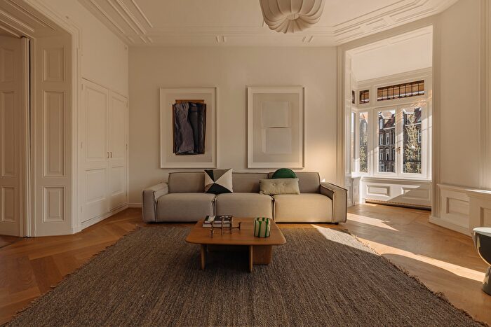 7-kamerappartement te koop in Amsterdam – Van Baerlestraat, Hondecoeterbuurt