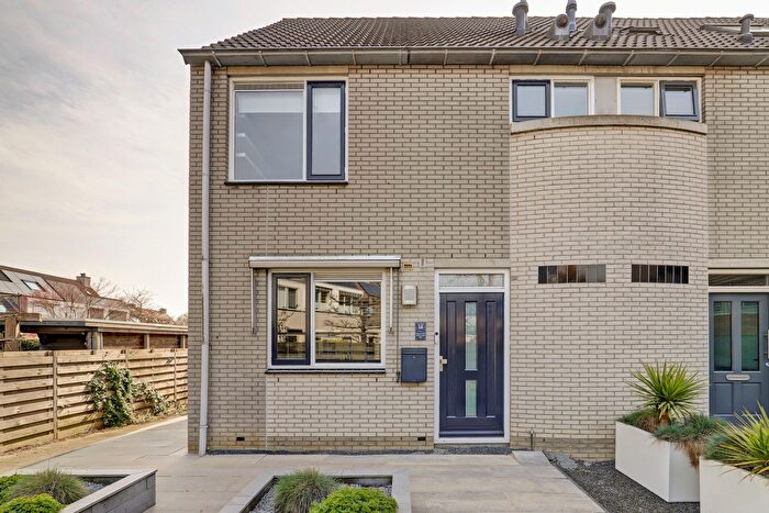 5-kamerhuis te koop in Klarinetsingel en omgeving, Zwijndrecht
