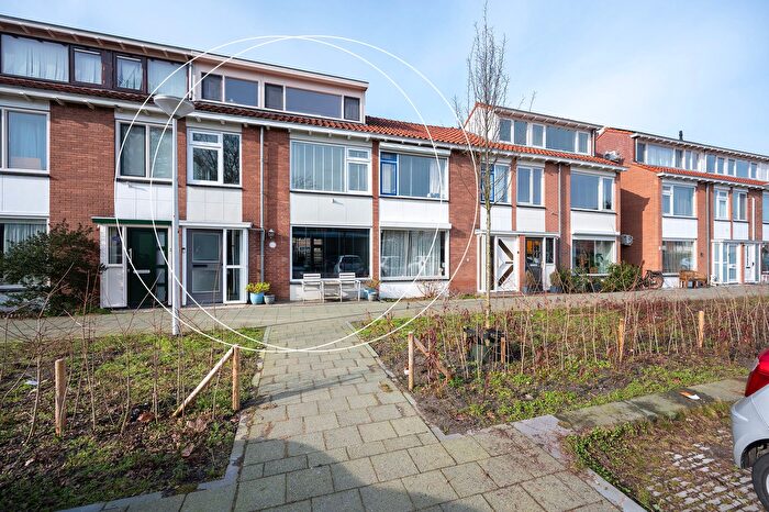 6-kamerhuis te koop in Emmalaan, Alphen aan den Rijn