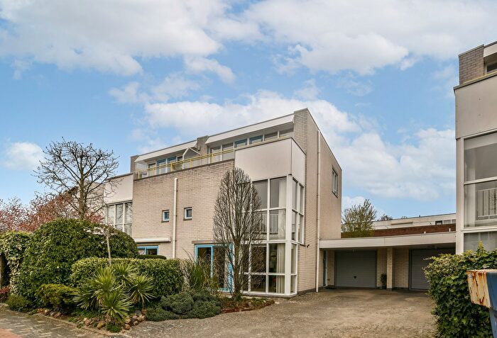 6-kamerhuis te koop in Vlaardingen – Annie Romein-Verschoorkade, Vaart Noord