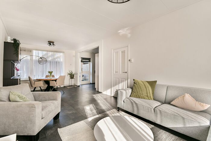 4-kamerhuis te koop in Rotterdam – Corneillestraat, Lombardijen
