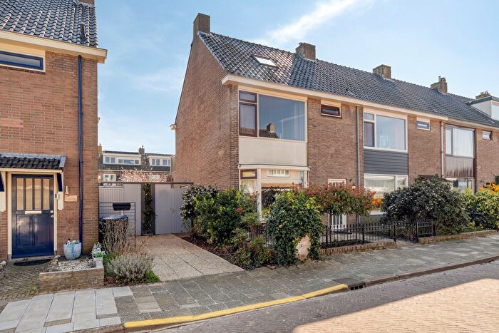 4-kamerhuis te koop in Leiderdorp – Charlotte de Bourbonstraat, Oranjewijk