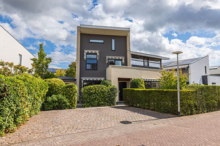 6-kamerhuis te koop in Kastelenbuurt, Hillegom