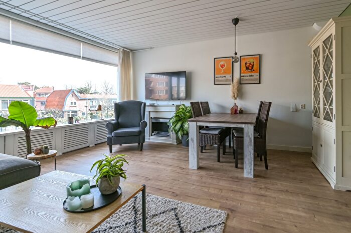 5-kamerappartement te koop in Bloemenbuurt, Santpoort-Noord